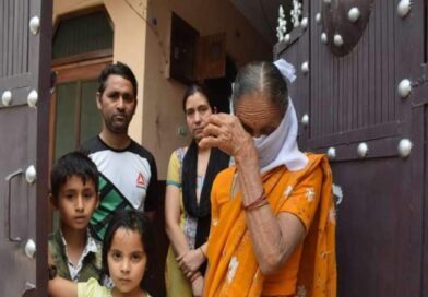 मुख्यमंत्री योगी आदित्यनाथ की मौसी को अंतिम संस्कार में जाने से रोका।